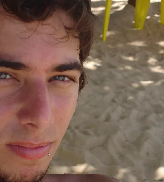 09e433_52786177cfcf4fae9eb3958c495dcc19_mv2